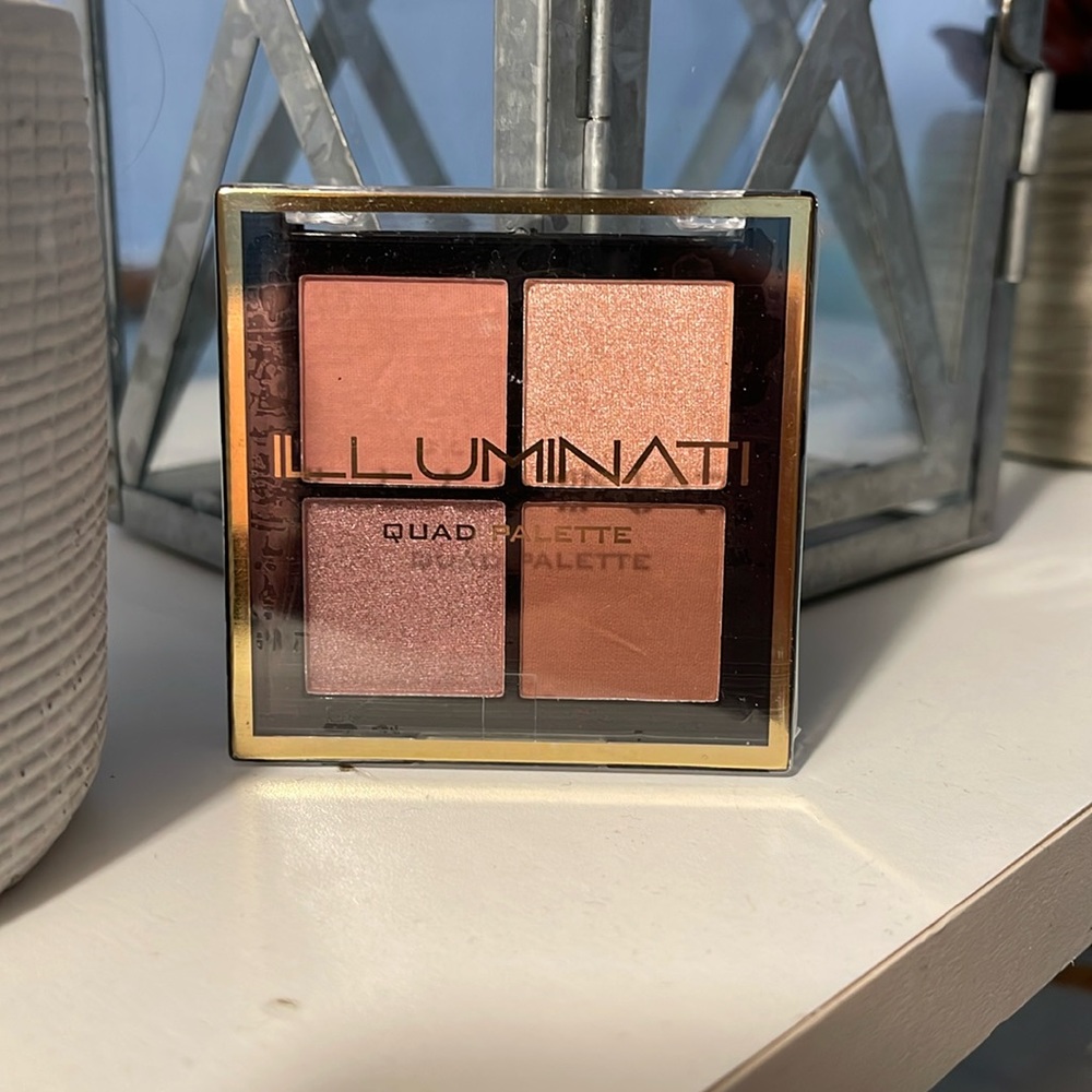 Illuminati eyeshadow quad